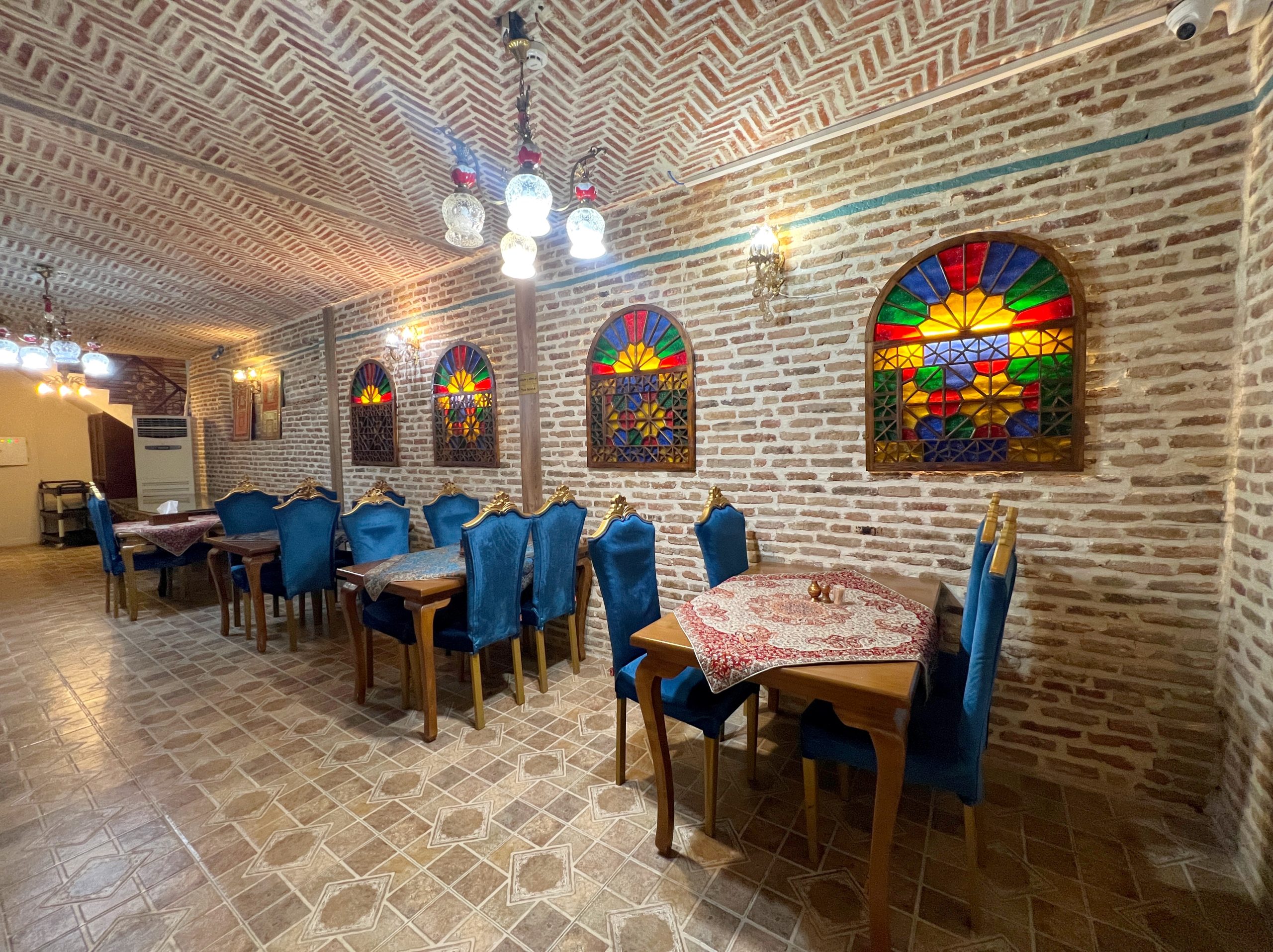 Table setup at Razaz Restaurant