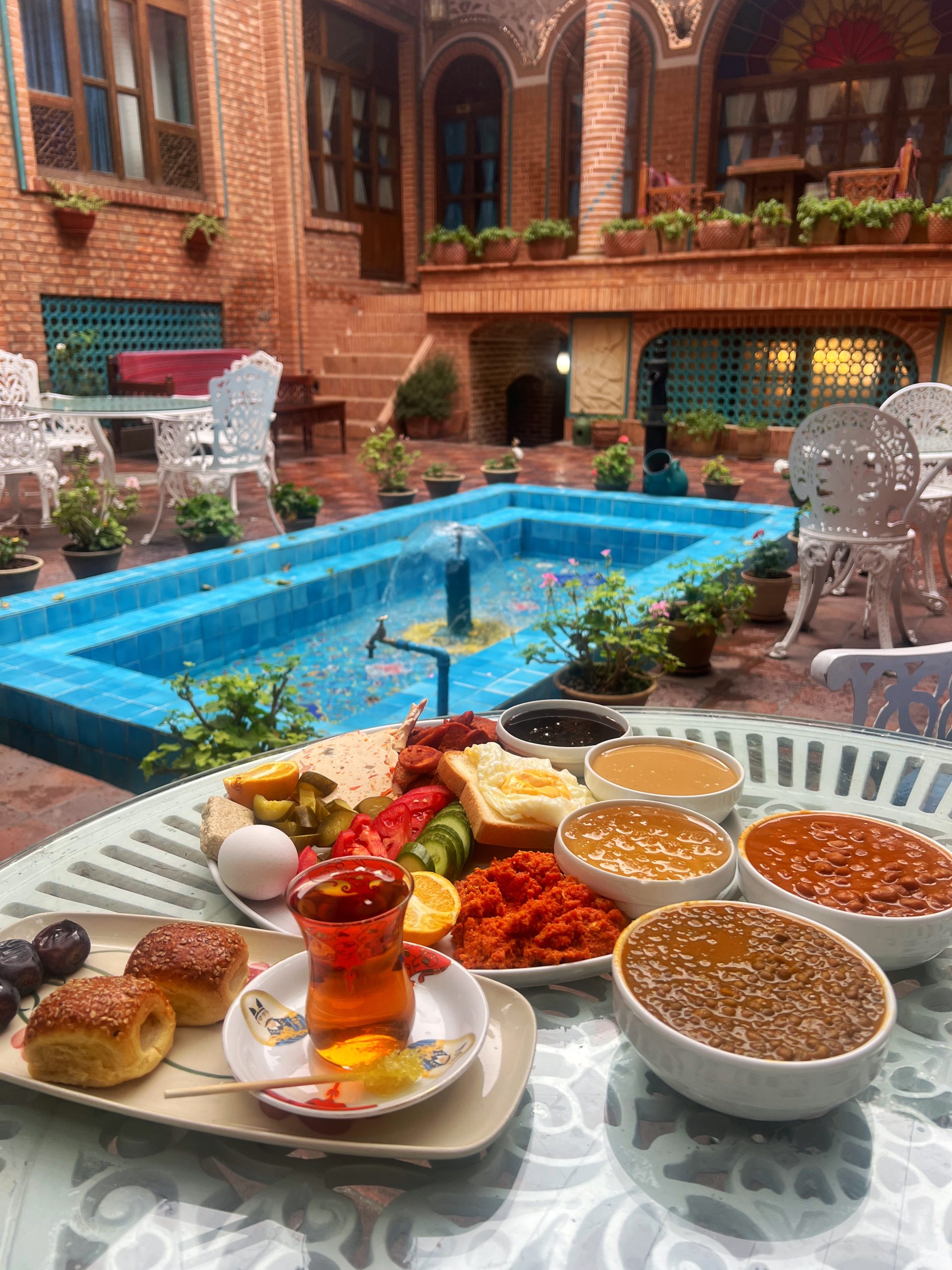 Breakfast buffet at Hotel Pahlevan Rezaz